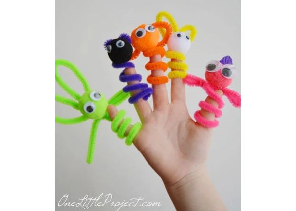 Pipe cleaner finger puppets