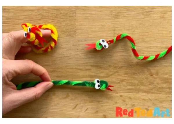 Pipe cleaner snake